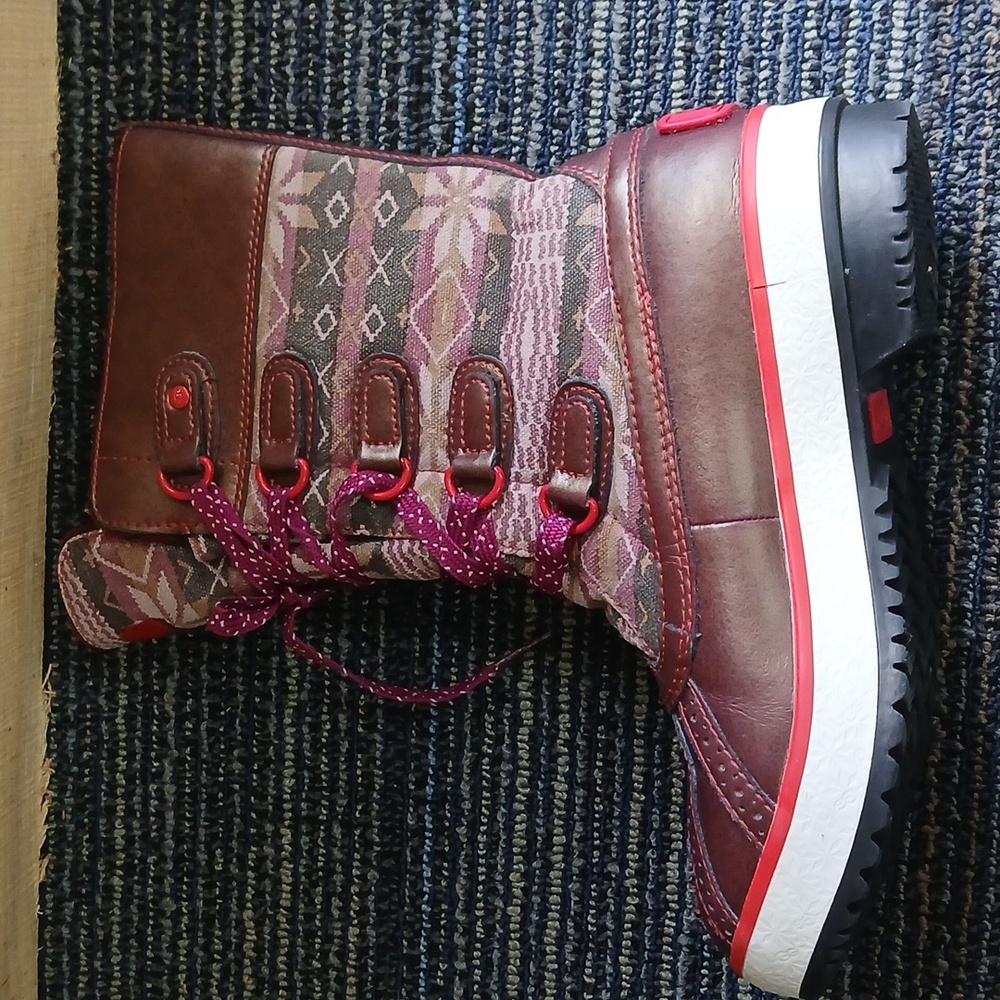 UGG Baroness Sugar Plum Nordic Waterproof Boots Size 5 Limited Edition - Picture 8 of 9